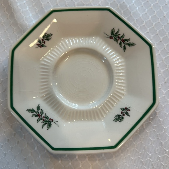 6 🎄Nikko Christmastime cups &saucers. holly-shaped handles! Octogon- shaped - Picture 11 of 13